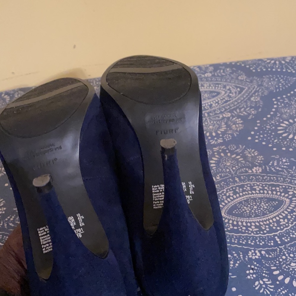 Blue Heels - Picture 5 of 5